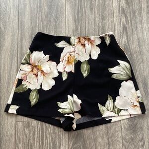 Leith - Black High Waisted Floral Shorts - Size XS